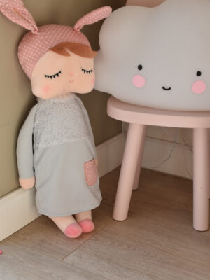 Lalka Metoo XL w szarej sukience