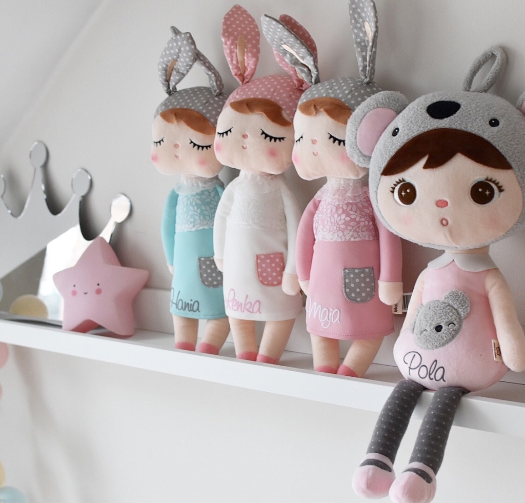 Lalka Metoo w białej sukience - obrazek 3