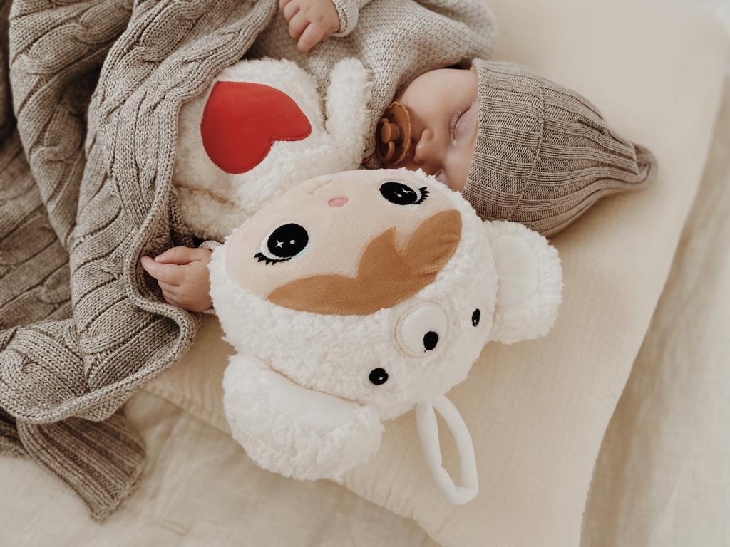 Miś Polarny z serduszkiem 46cm - obrazek 3