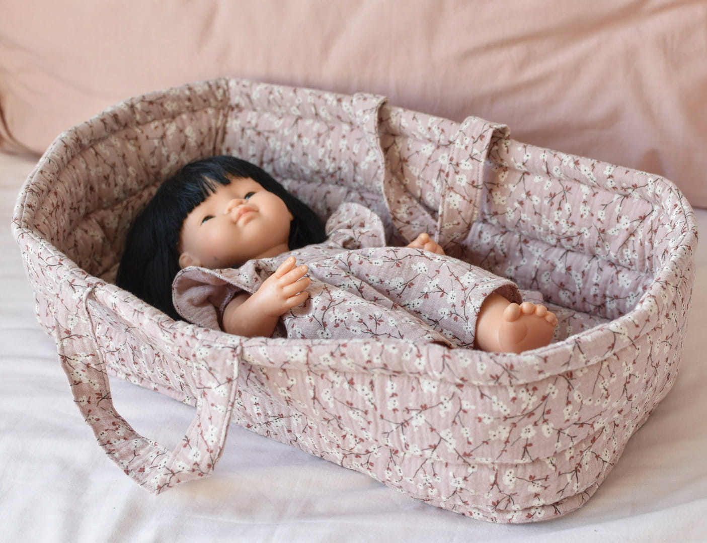 Muślinowe nosidełko dla lalek- Brudny róż Blossom - obrazek 2