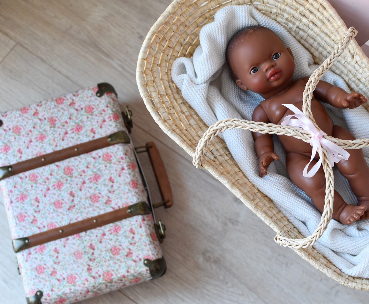 Nosidełko wiklinowe dla lalek - kosz Mojżesza - obrazek 8