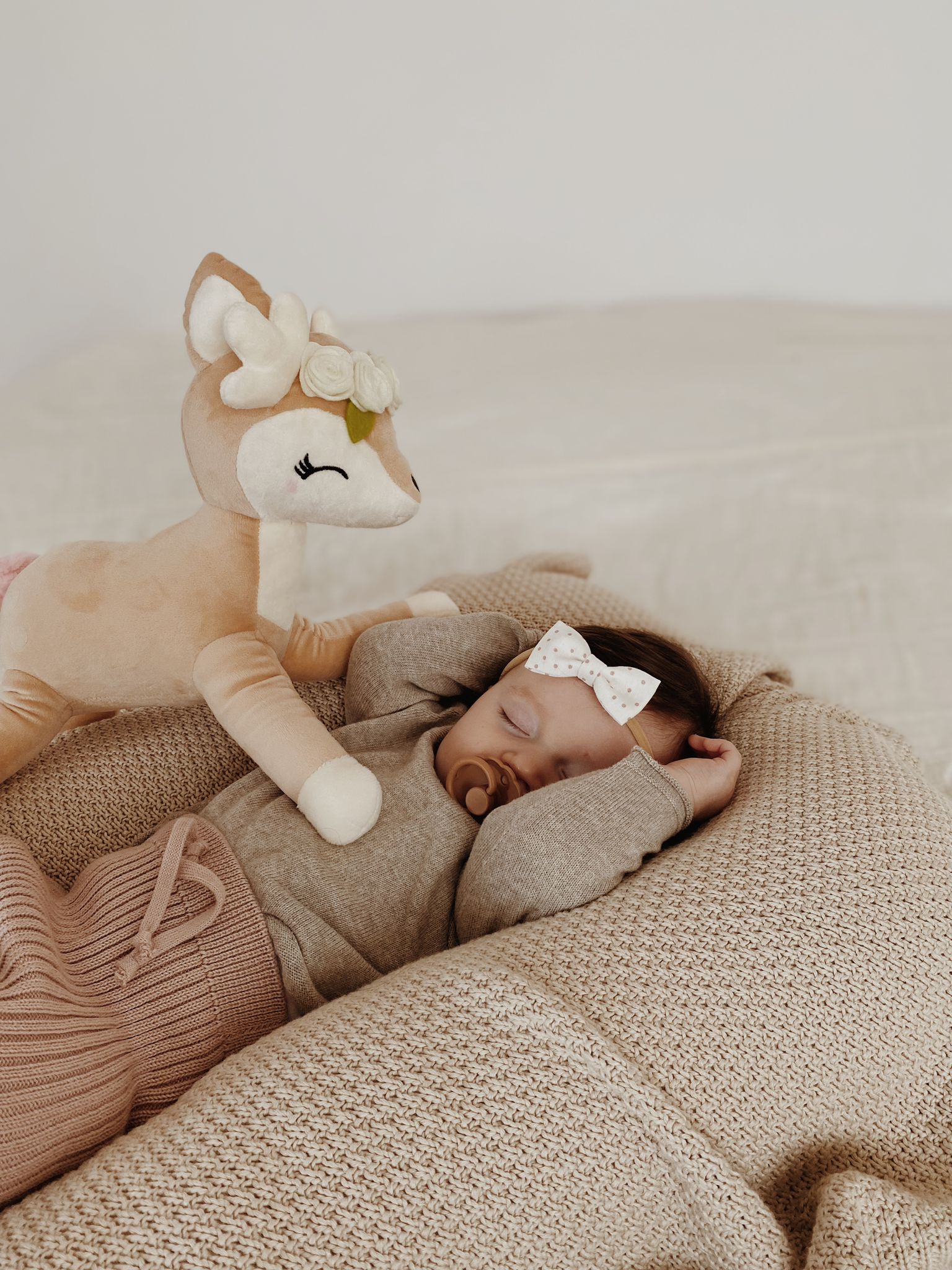 Pluszowa Sarenka z kremowym wianuszkiem - Duża - obrazek 11