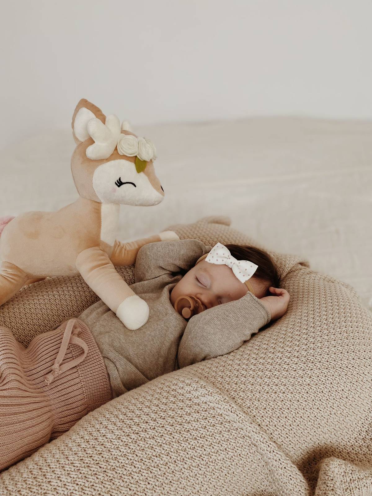 Pluszowa Sarenka z kremowym wianuszkiem - Duża - obrazek 23