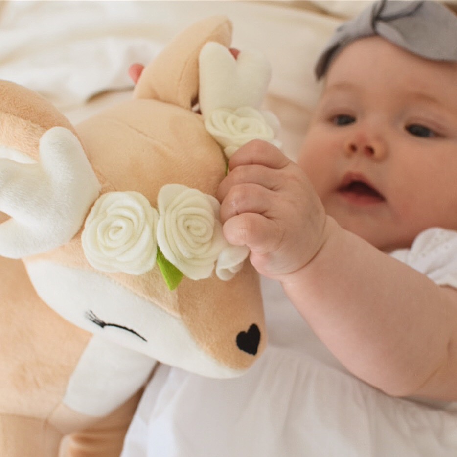 Pluszowa Sarenka z kremowym wianuszkiem - Duża - obrazek 5