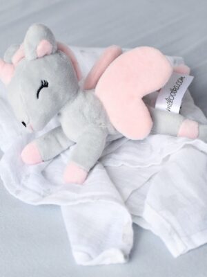 Szaro- różowy jednorożec z muślinową pieluszką- Melootka